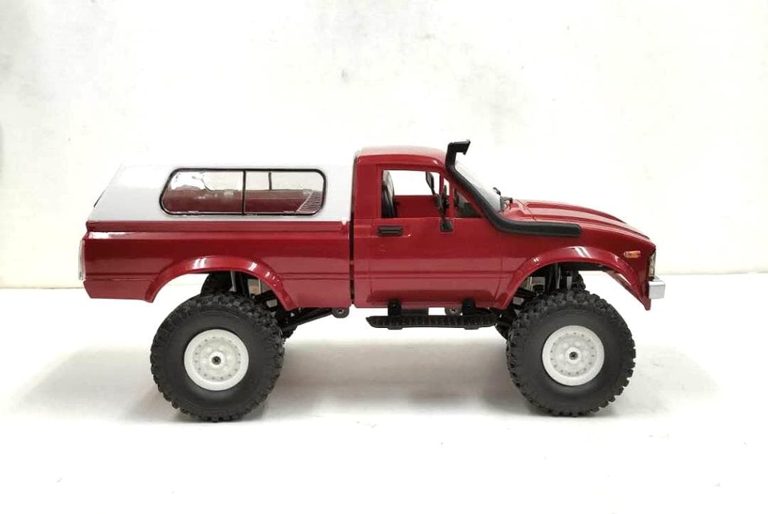 1/16サイズ　４WDラジコンカー　WPL　C24　クローラータイプ　レッド