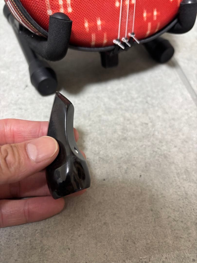 沖縄三線　人口皮　弦楽器　爪付き　スタンド付き