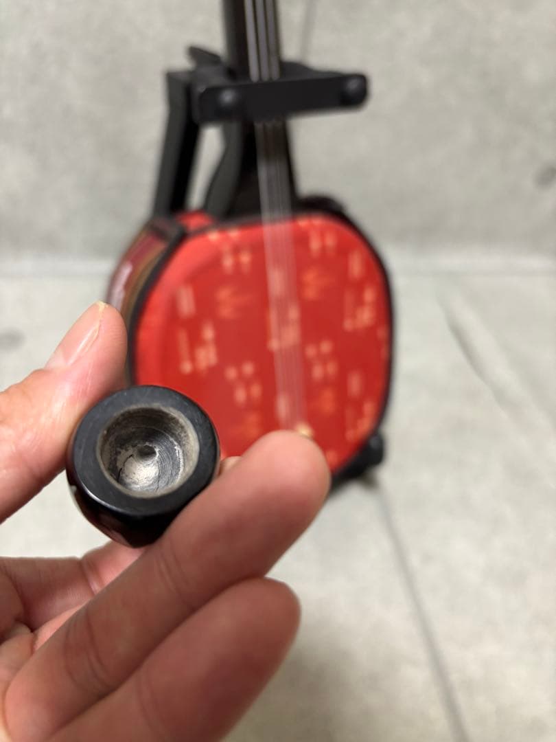 沖縄三線　人口皮　弦楽器　爪付き　スタンド付き