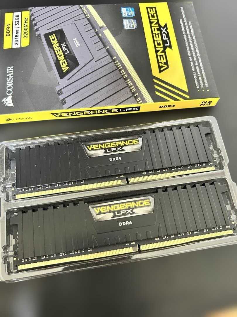 メモリー CORSAIR VENGEANCE LPX DDR4 32GB 3200MHz