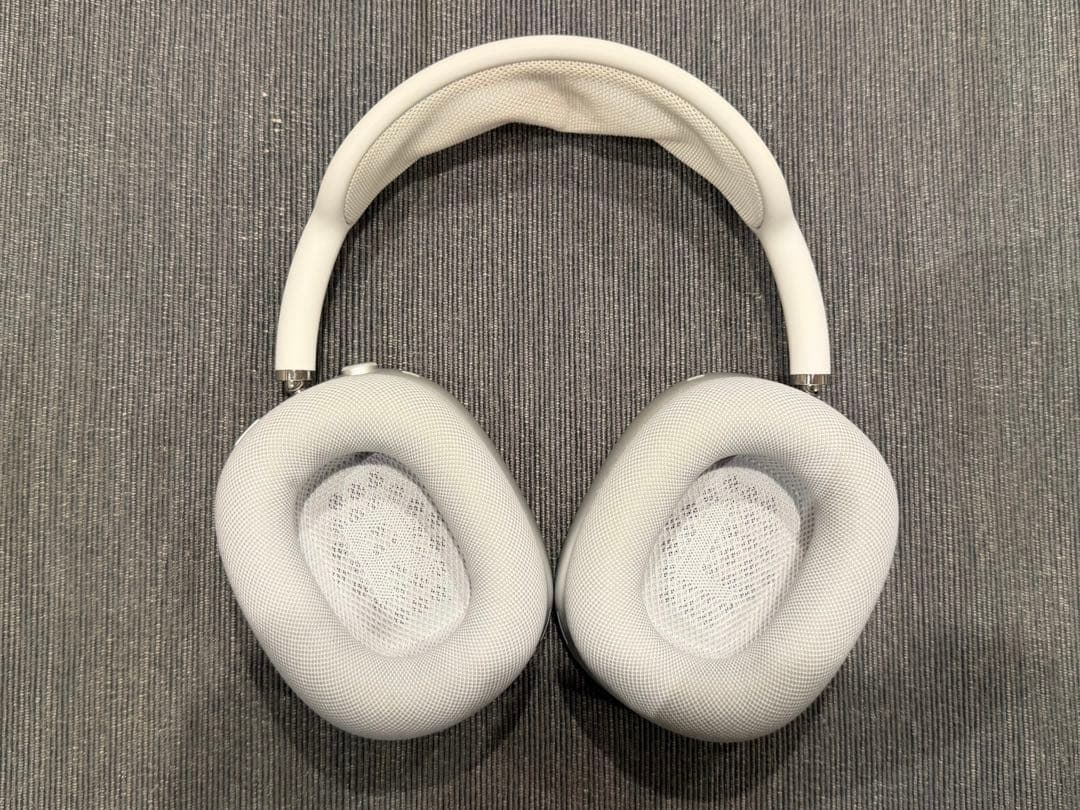 Apple AirPods Max （Lightning）：6F25 シルバー