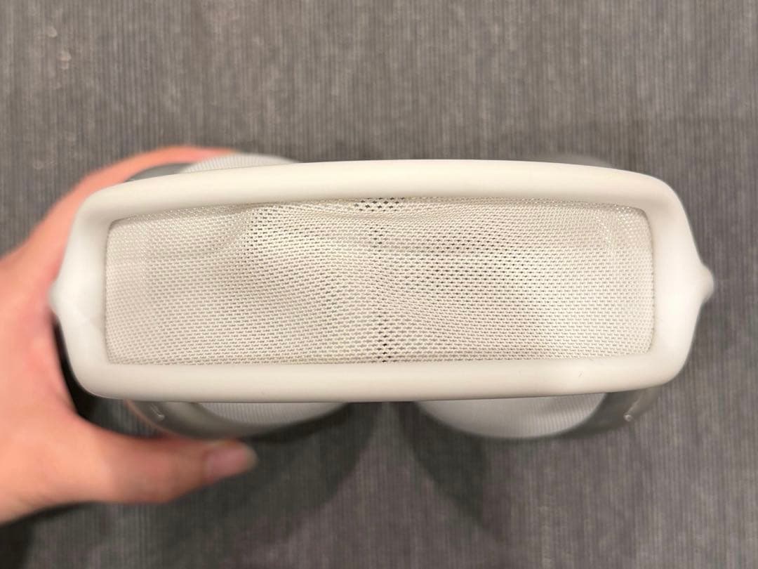 Apple AirPods Max （Lightning）：6F25 シルバー