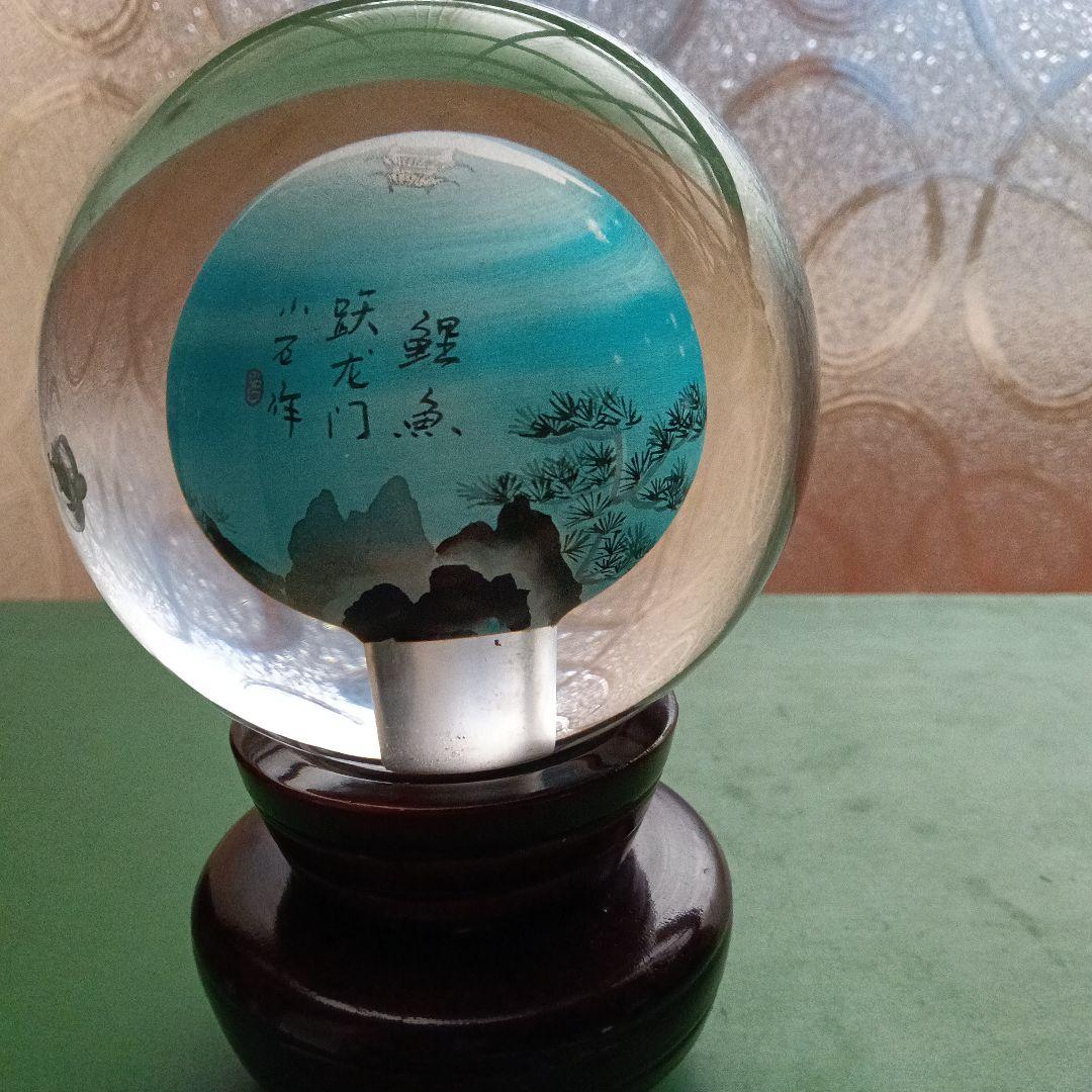 クリスタルボール 魚と山のデザイン
