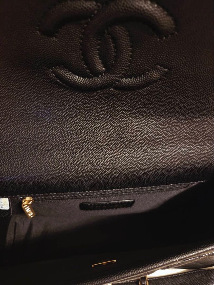 CHANEL ブラック レザーバッグ チャーム付き レディース