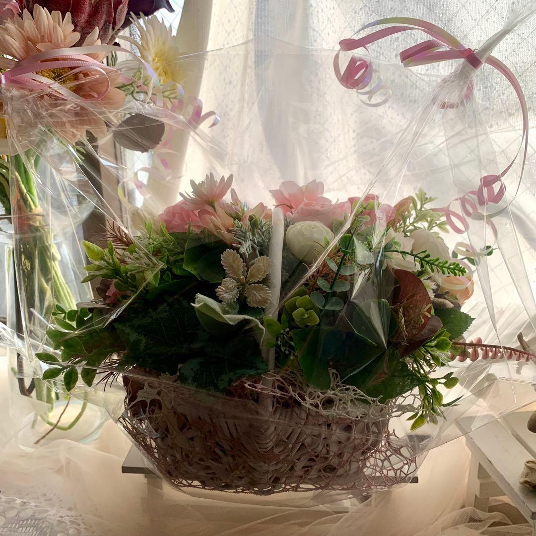 フラワーアレンジメント　春ギフト　造花　ピンクインテリア　フラワーバスケット♡