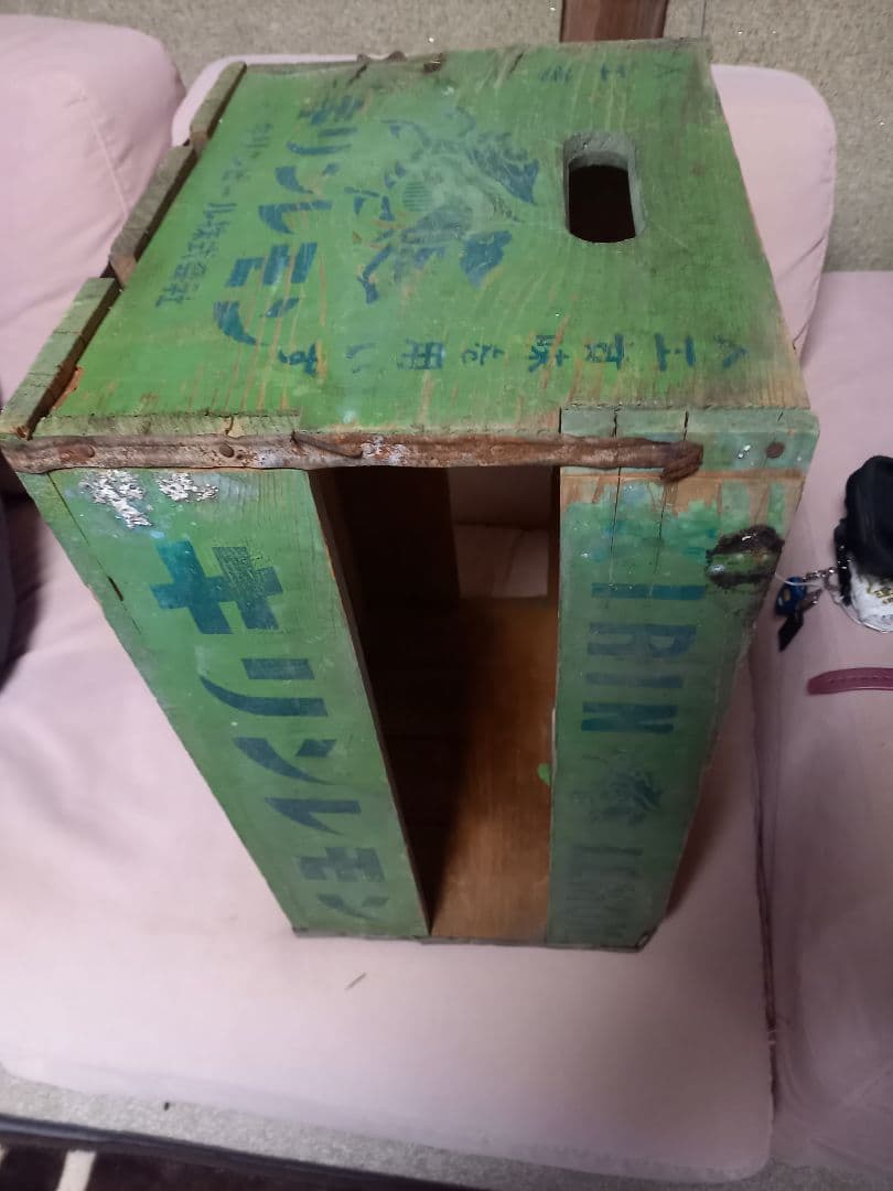 昭和時代のキリンレモンの木箱です。