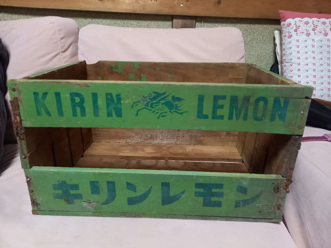 昭和時代のキリンレモンの木箱です。