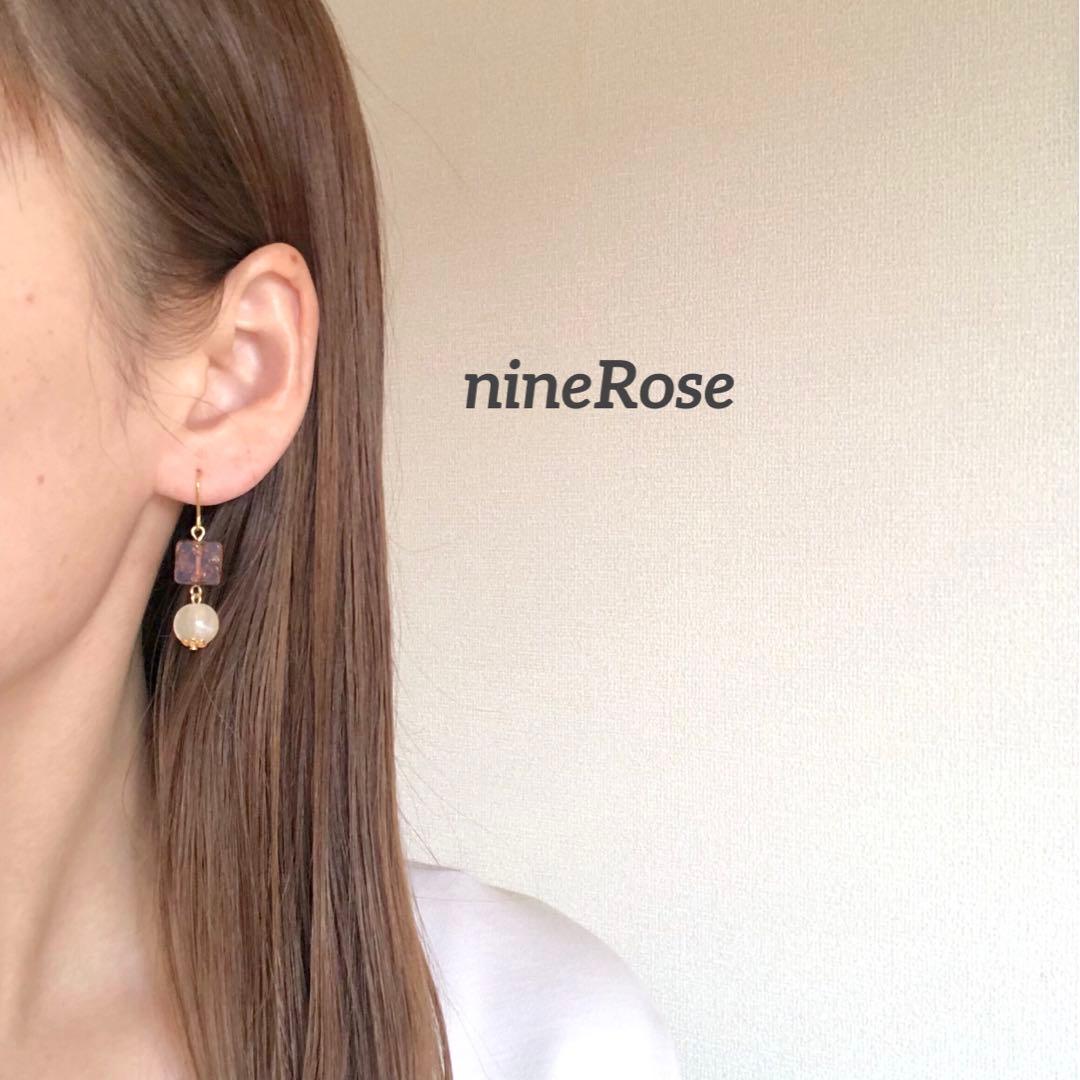 【697】チェコビーズ ピアス スクエア ライトローズ ハンドメイド イヤリング