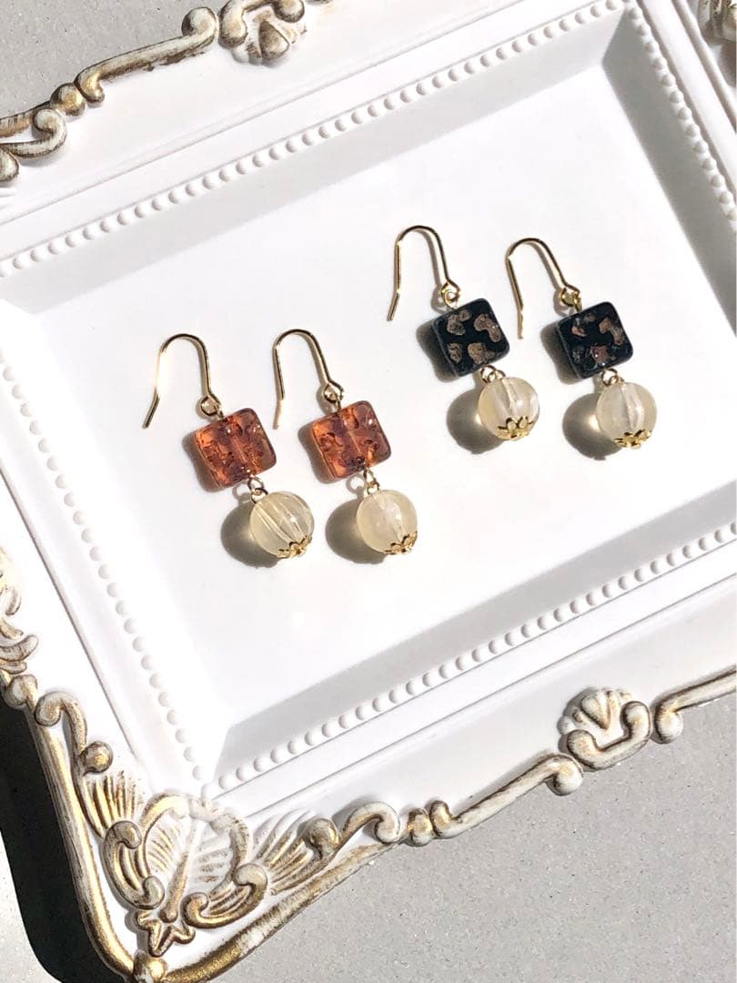 【697】チェコビーズ ピアス スクエア ライトローズ ハンドメイド イヤリング