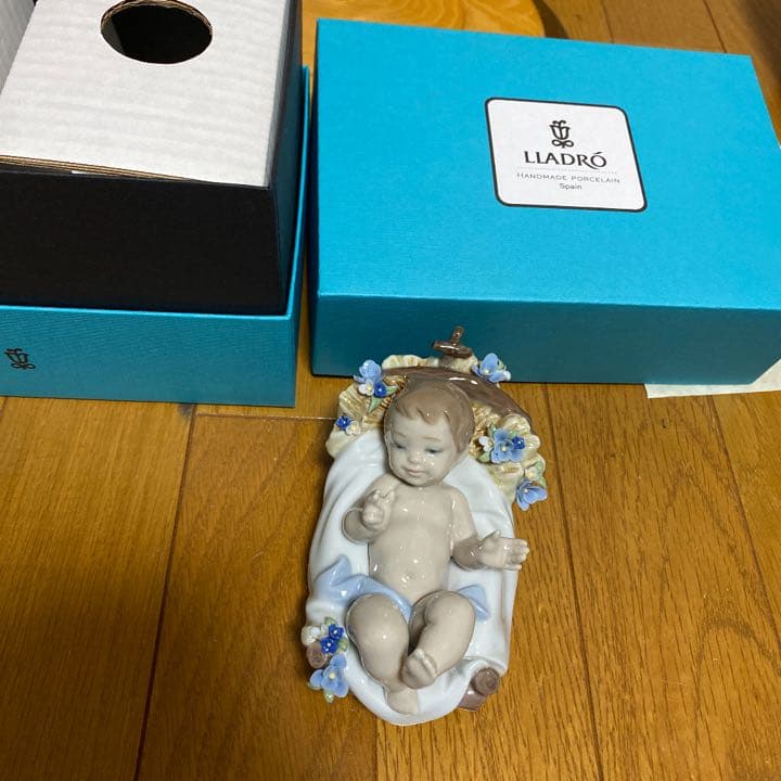 リヤドロ　天からの恵み　赤ちゃん　お花