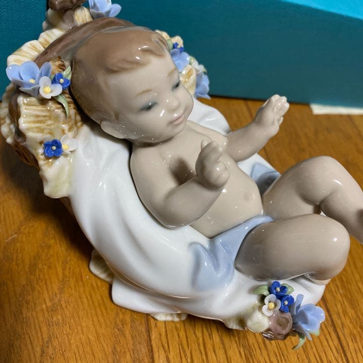 リヤドロ　天からの恵み　赤ちゃん　お花