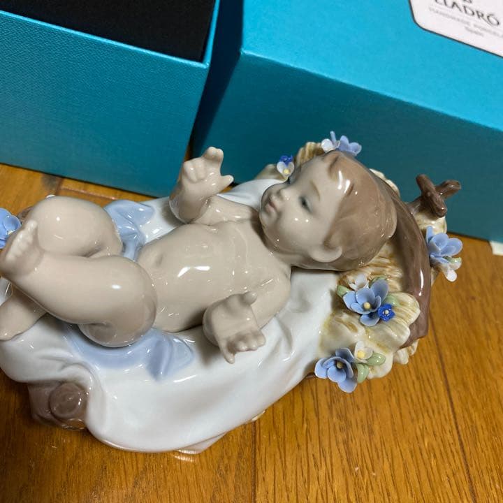 リヤドロ　天からの恵み　赤ちゃん　お花