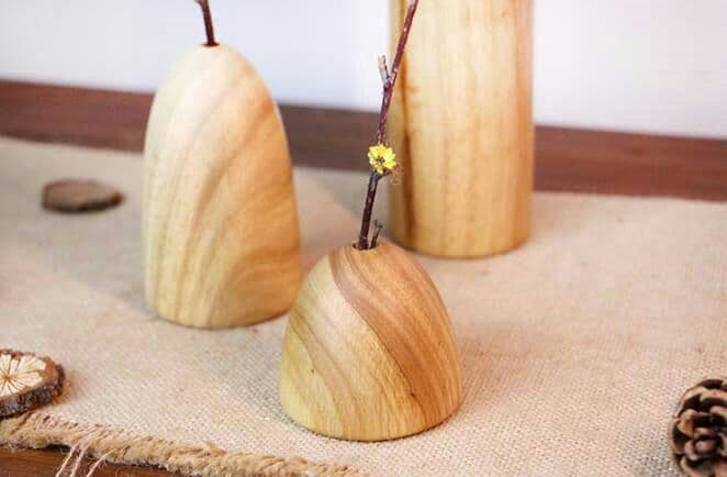 原木の手作りの花器、干し花セット三つ。