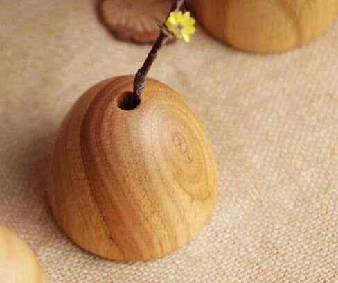 原木の手作りの花器、干し花セット三つ。