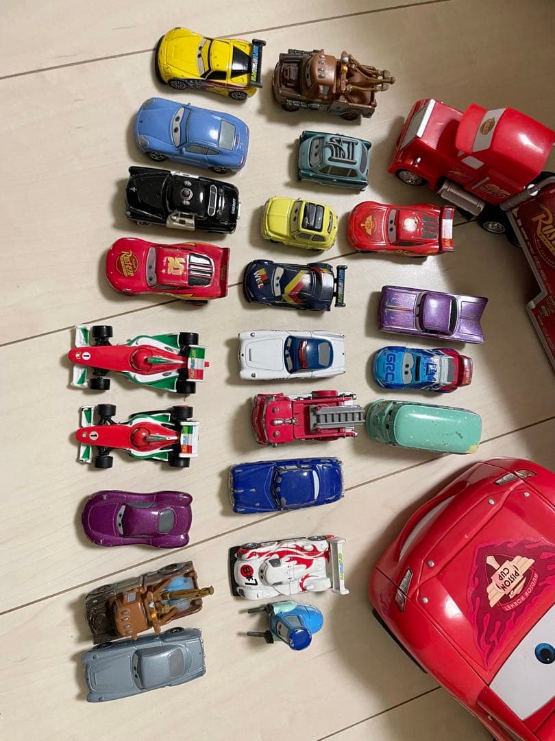 カーズ　おもちゃ　セット　マックィーン トミカ　セット