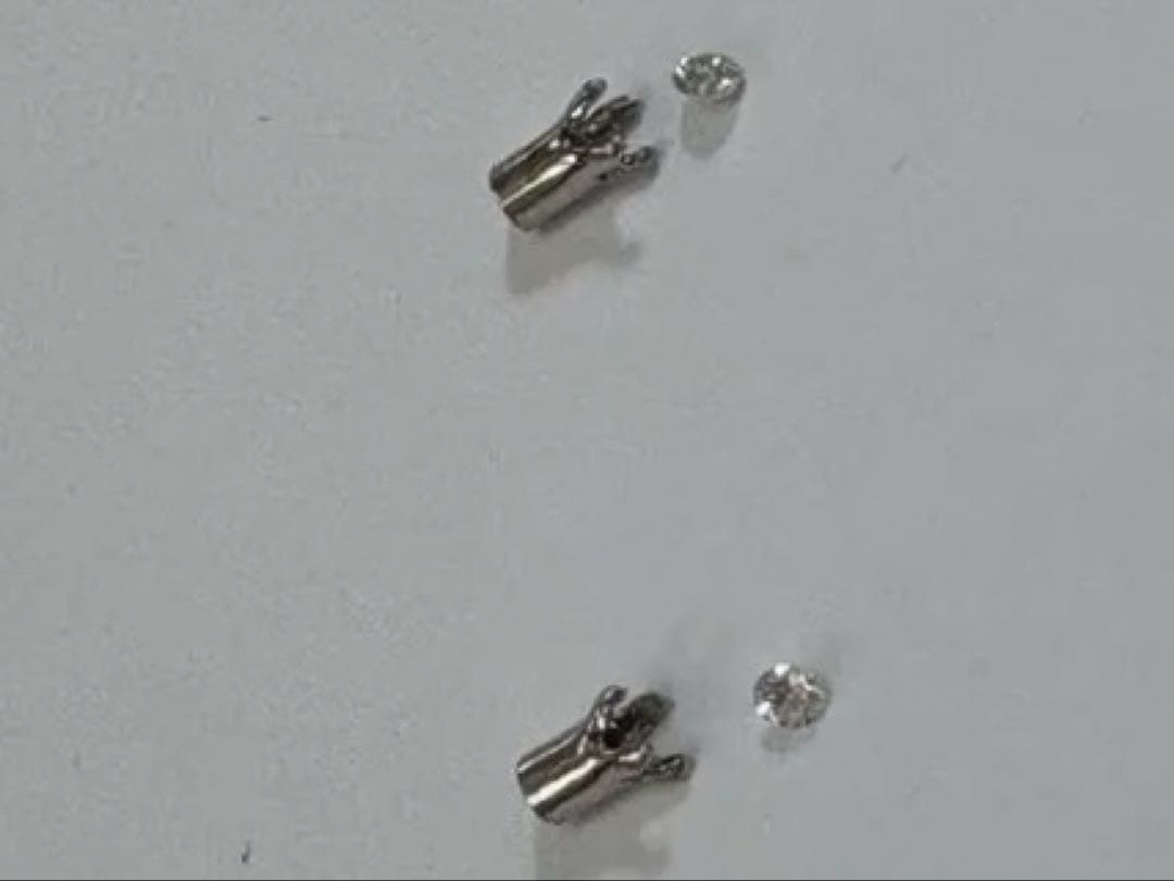 pt900 四つ爪ダイヤ枠ペアーとメレダイヤ2個