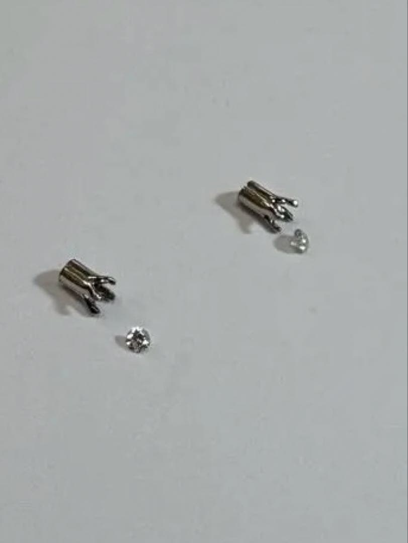 pt900 四つ爪ダイヤ枠ペアーとメレダイヤ2個