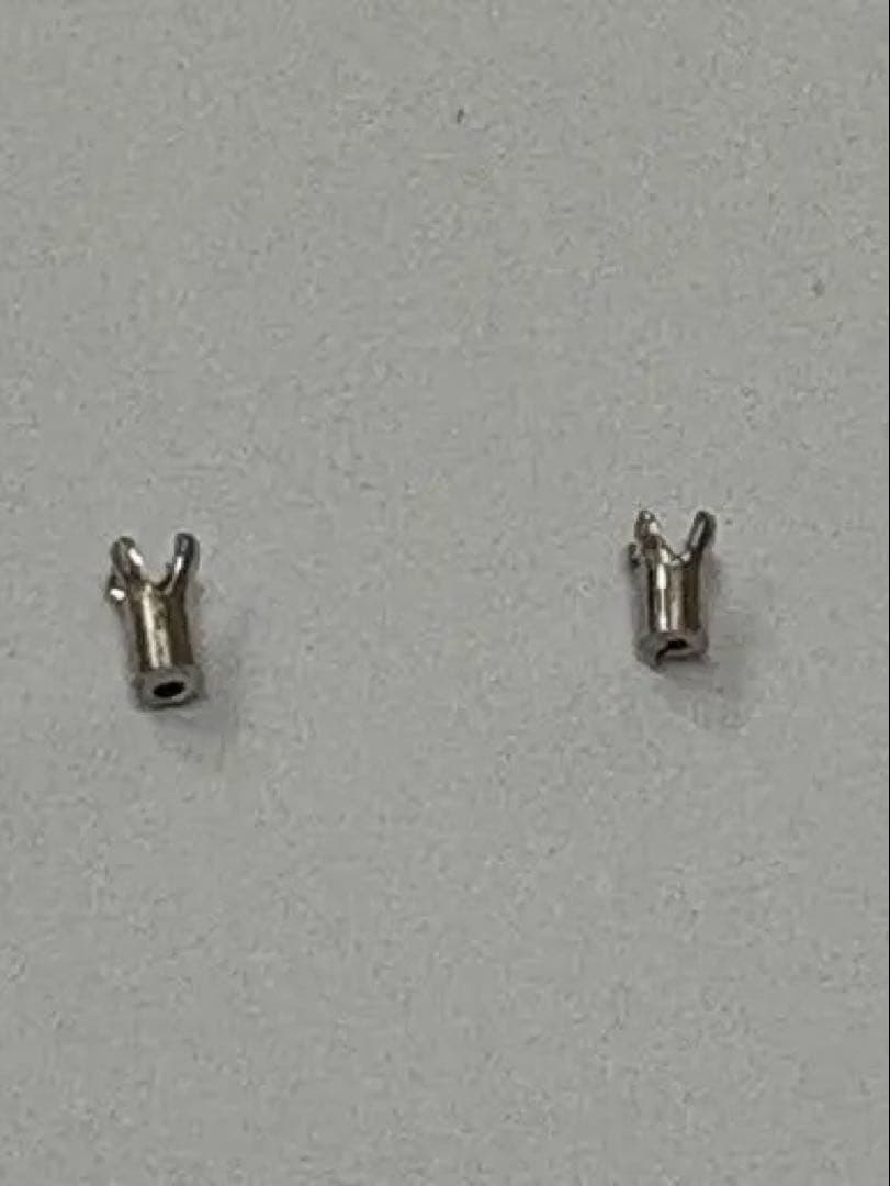 pt900 四つ爪ダイヤ枠ペアーとメレダイヤ2個