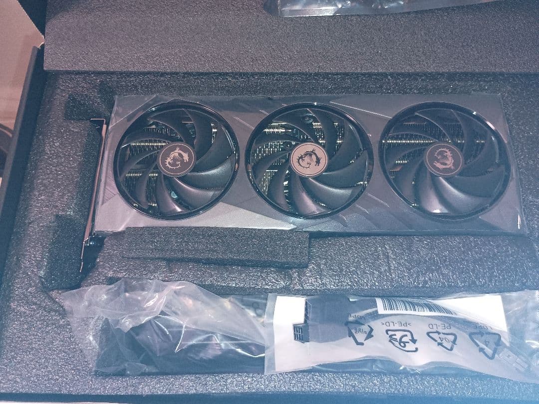 グラフィックボード・グラボ・ビデオカード MSI GeForce RTX 4070 SUPER Gaming X Slim