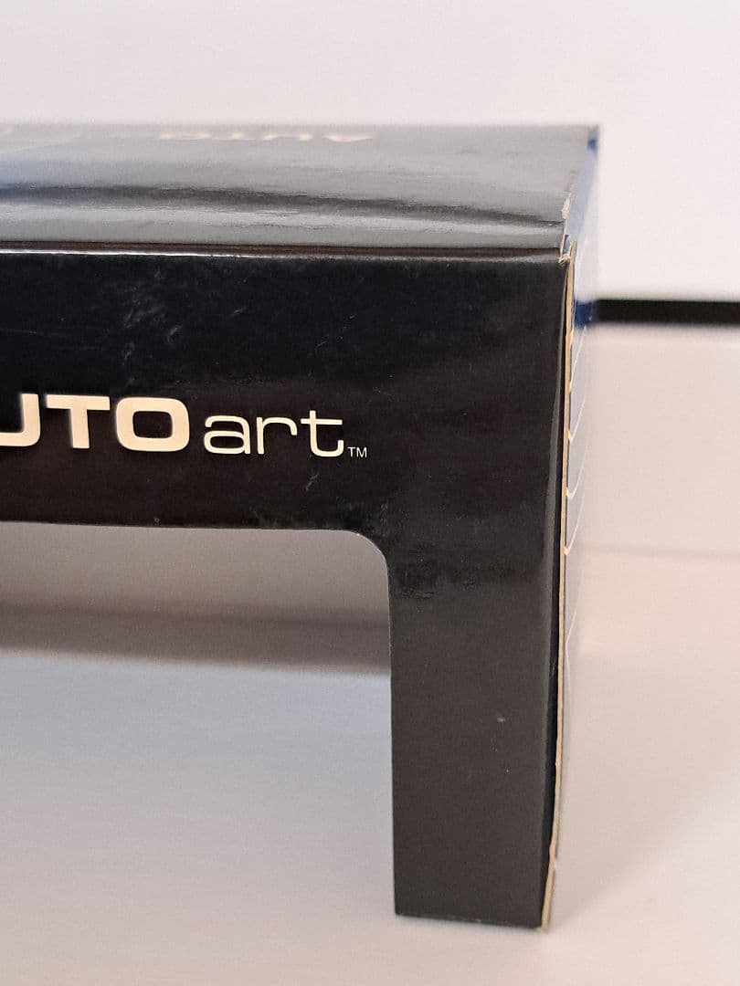 オートアート　スバル　レガシィ　B4 　1/43