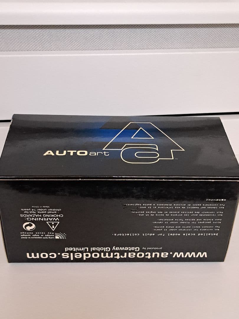 オートアート　スバル　レガシィ　B4 　1/43