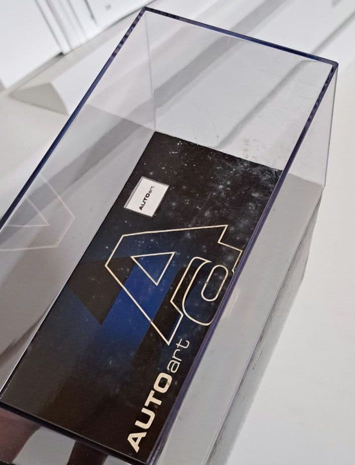 オートアート　スバル　レガシィ　B4 　1/43