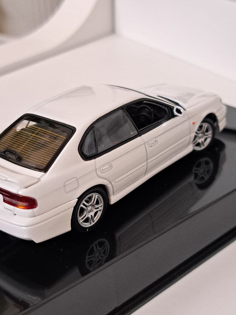 オートアート　スバル　レガシィ　B4 　1/43