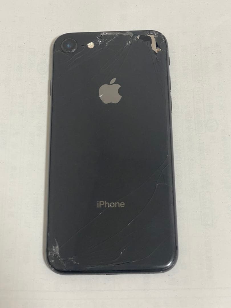 ジャンク品　iPhone8 本体
