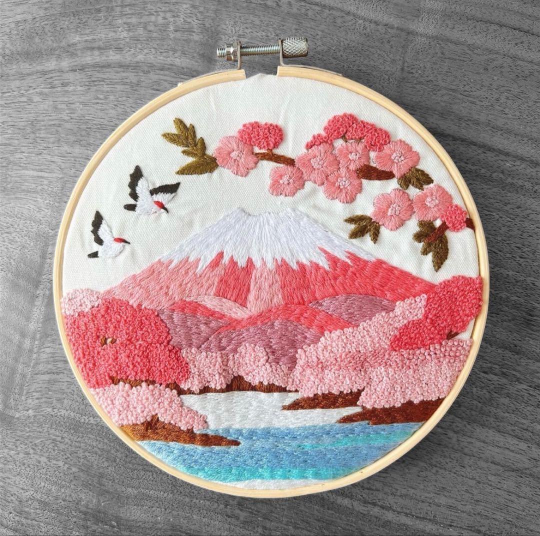 桜と富士山の刺繍フレーム　ハンドメイド 刺繍アート インテリア