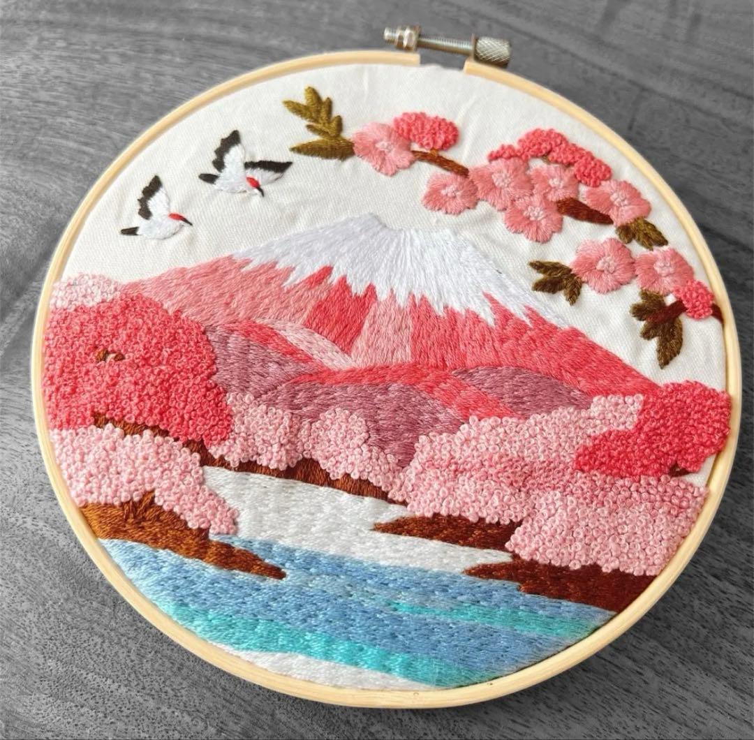 桜と富士山の刺繍フレーム　ハンドメイド 刺繍アート インテリア