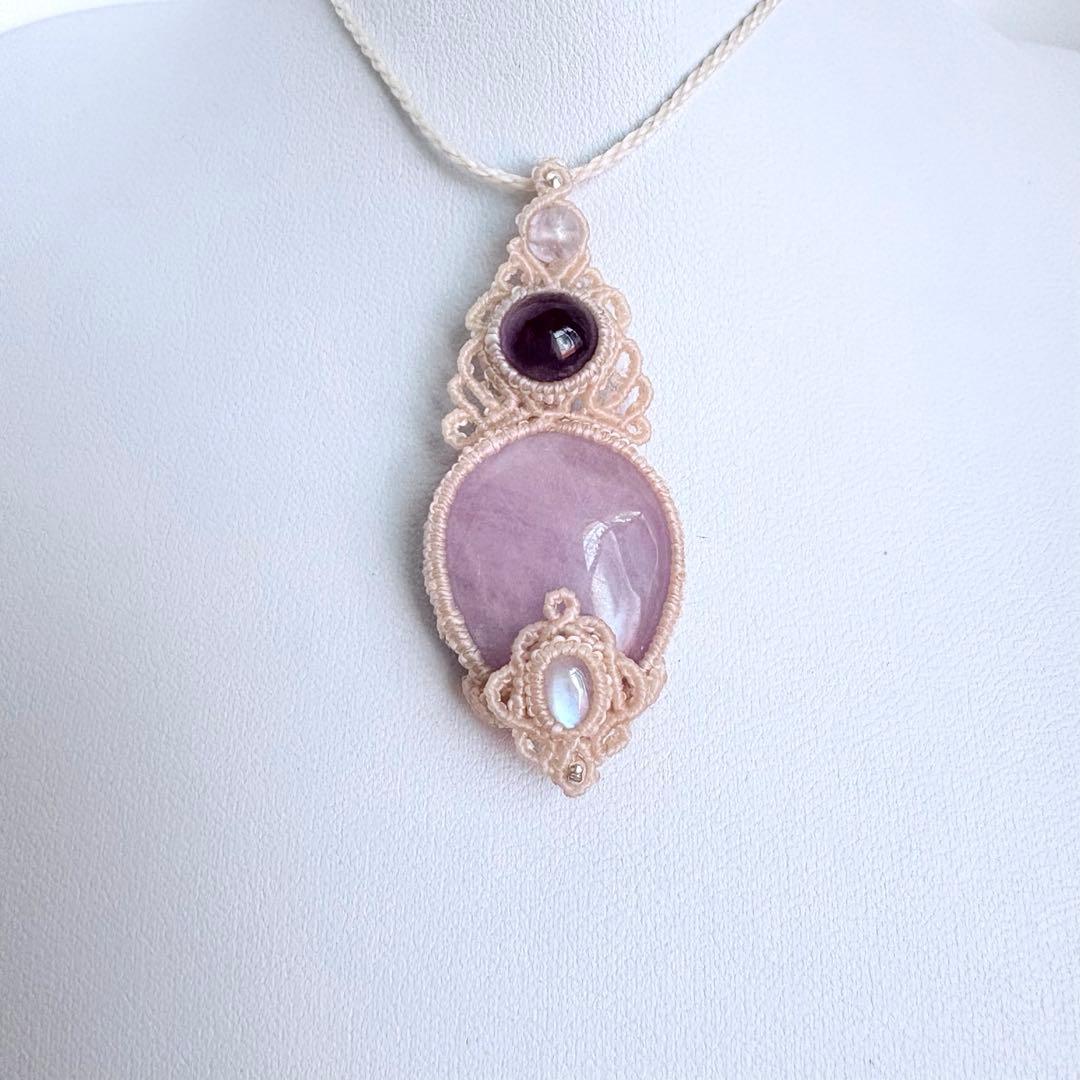 Saleクンツァイト×アメジスト×ムーンストーンのマクラメネックレス