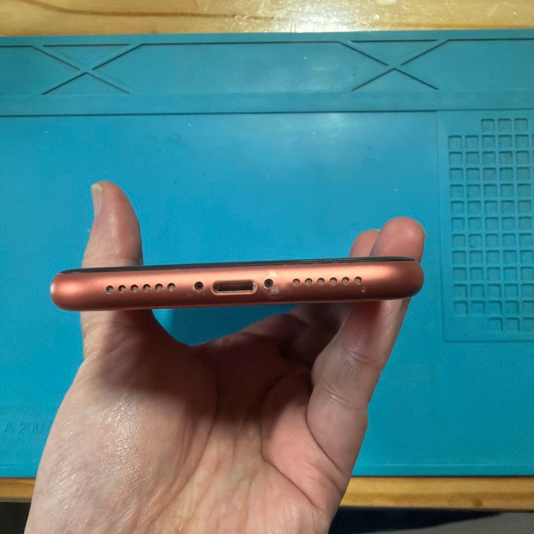 iPhone XR コーラル 64G SIMフリー バッテリー100%
