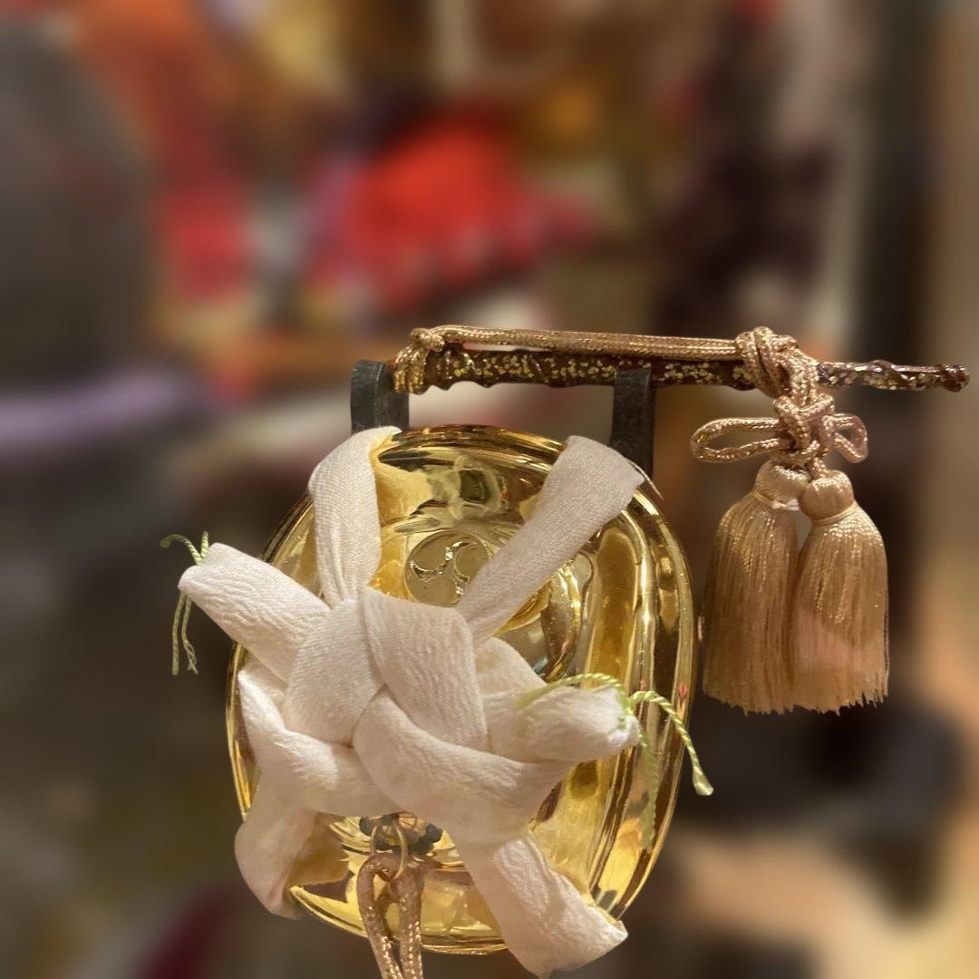 五月人形 武士の装束 金色の兜　若武者　兜　鎧　ガラスケース