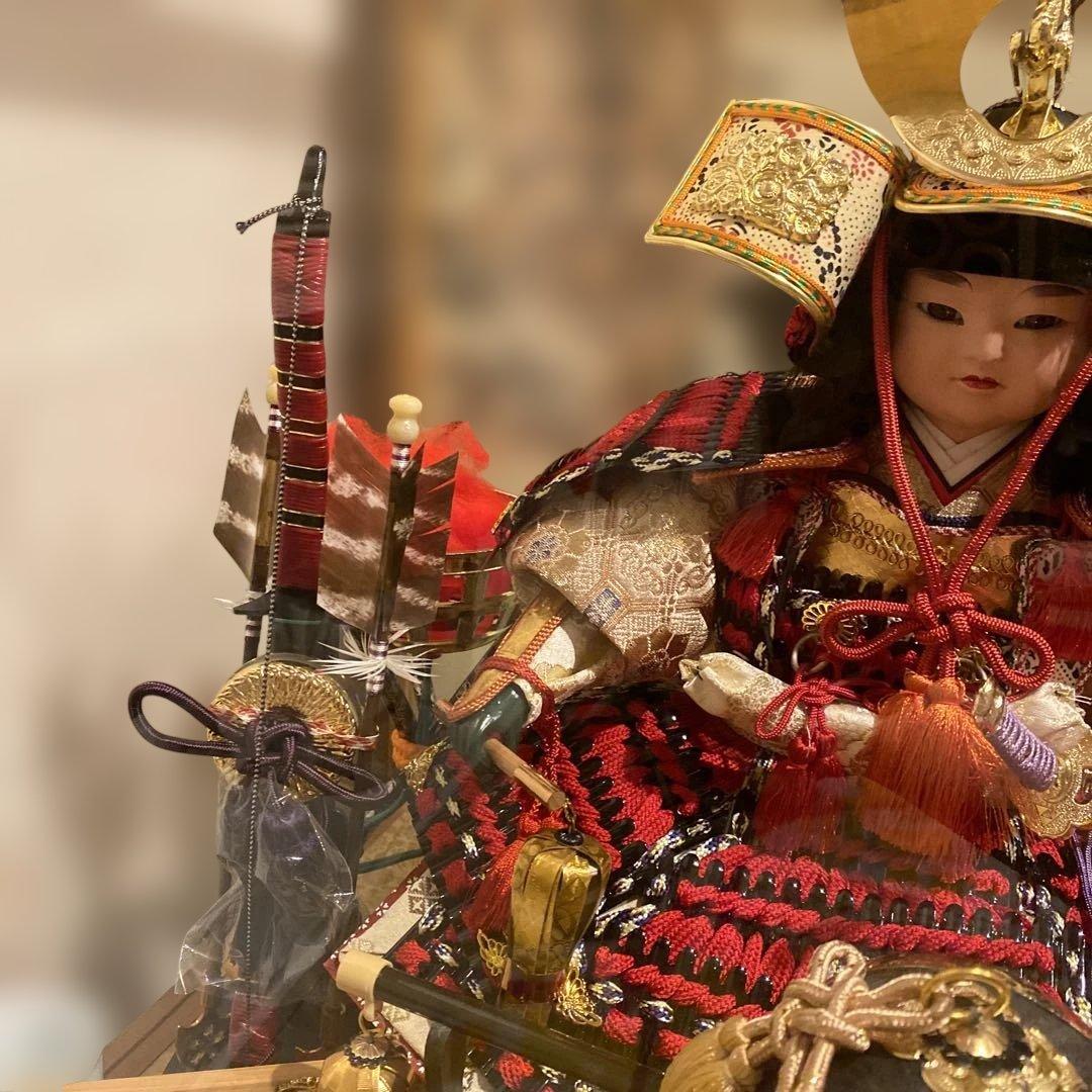 五月人形 武士の装束 金色の兜　若武者　兜　鎧　ガラスケース