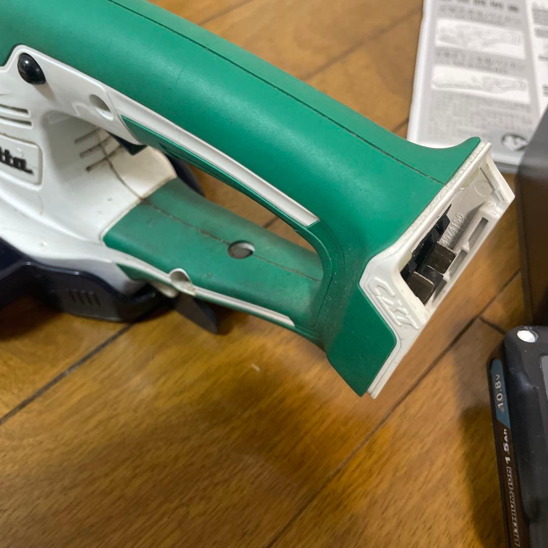 Makita 充電式芝刈り機 MUM600D