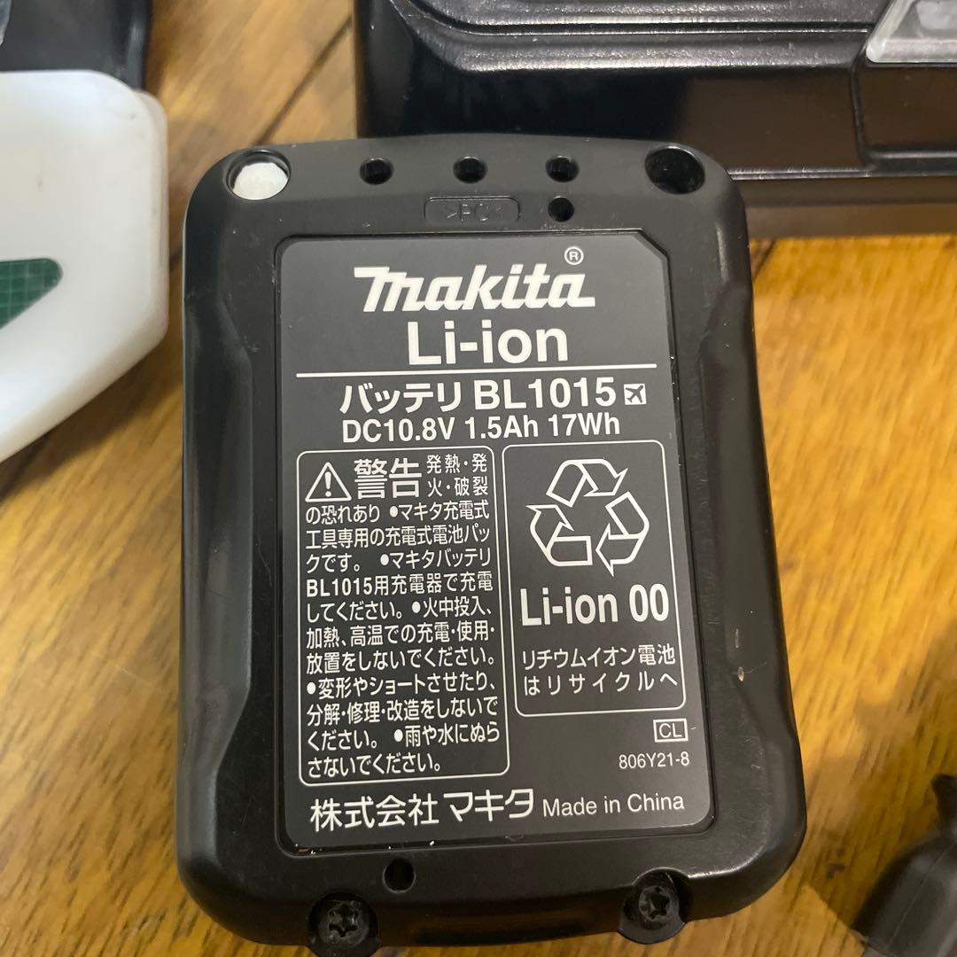 Makita 充電式芝刈り機 MUM600D