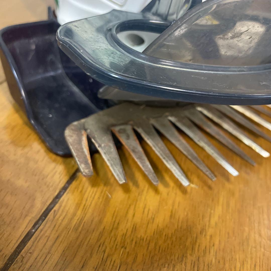 Makita 充電式芝刈り機 MUM600D