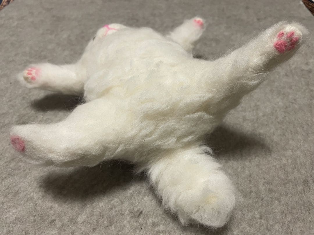 羊毛フェルト 猫　子猫　かわいい　ハンドメイド　ぬいぐるみ　置物　オブジェ