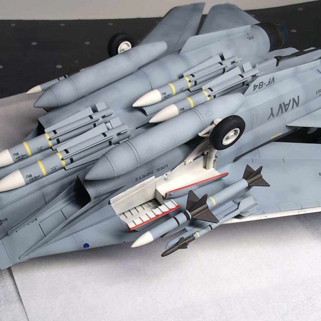 ハセガワ F-14Ａ トムキャット 1/72完成品　型番E-2