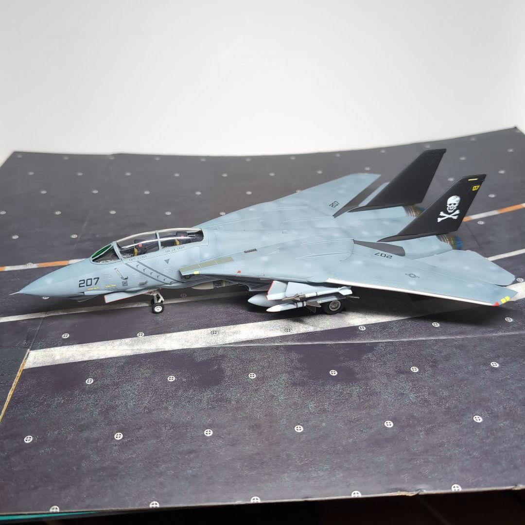 ハセガワ F-14Ａ トムキャット 1/72完成品　型番E-2