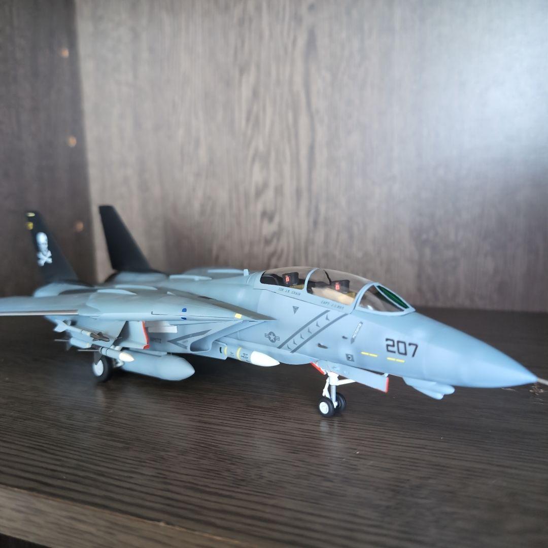 ハセガワ F-14Ａ トムキャット 1/72完成品　型番E-2