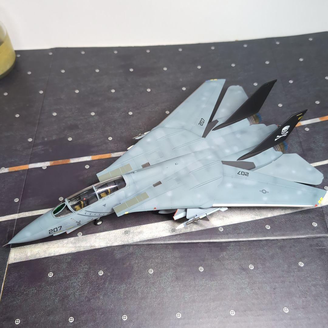 ハセガワ F-14Ａ トムキャット 1/72完成品　型番E-2