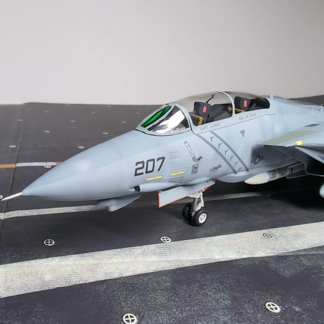 ハセガワ F-14Ａ トムキャット 1/72完成品　型番E-2