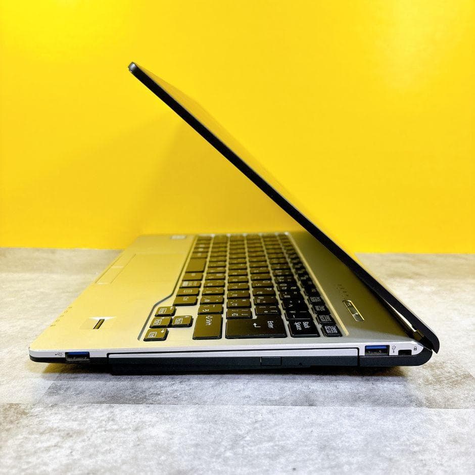 小型軽量❣ｉ5＆SSD搭載で快適✨カメラ付き フルHD 薄型 Windows11