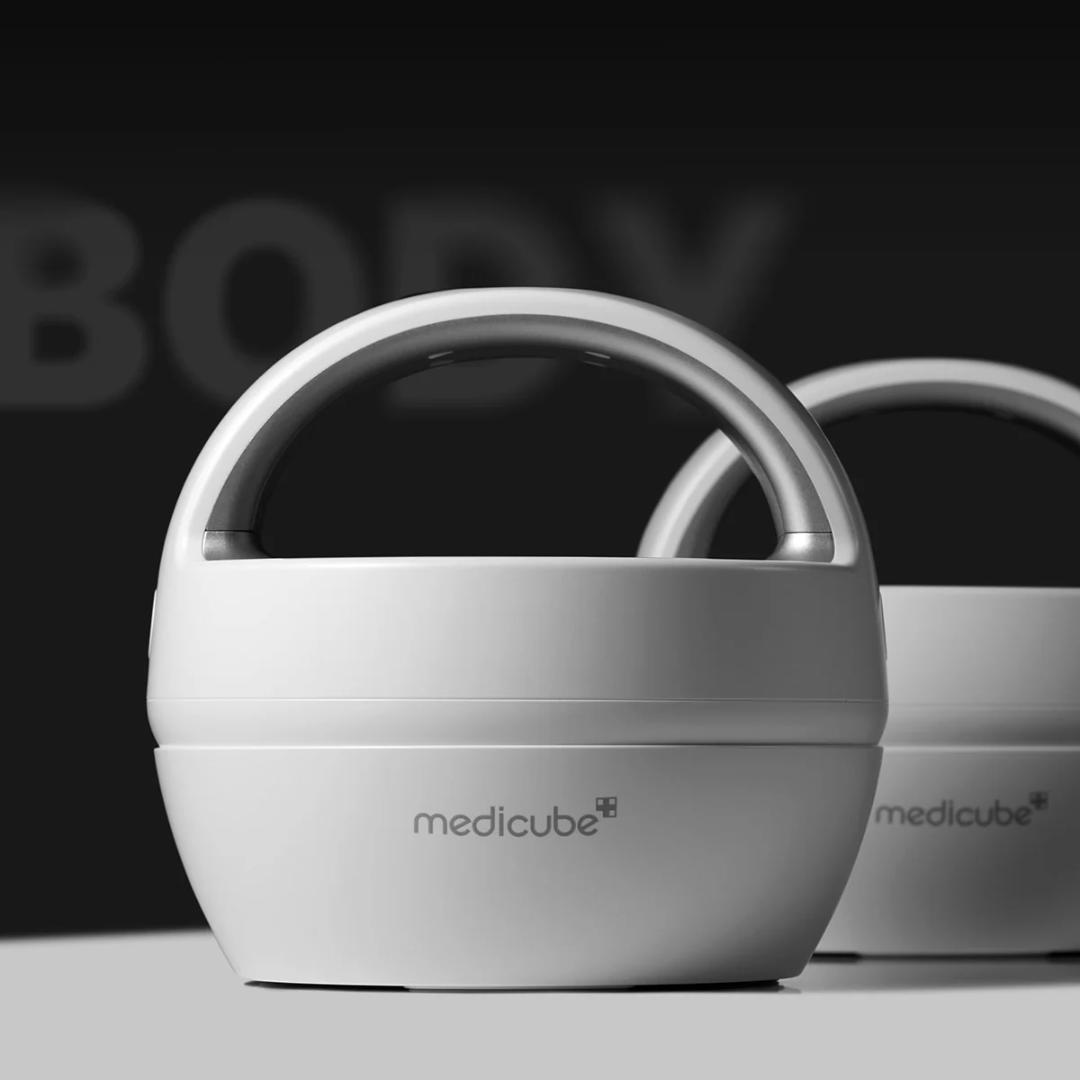 海外爆売中 MEDICUBE AGE-R BODY 温度表示機能付き 新品正規品