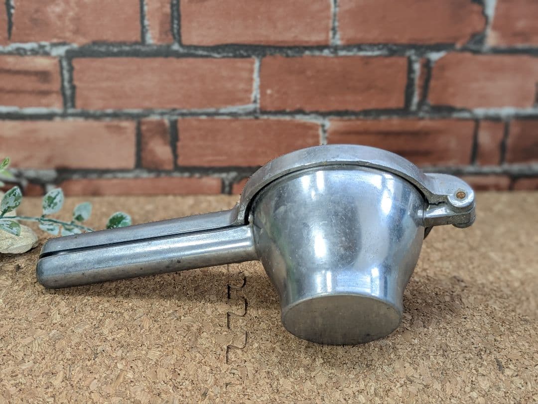 イタリア製 ヴィンテージ アルミ スクイーザー 柑橘絞り機