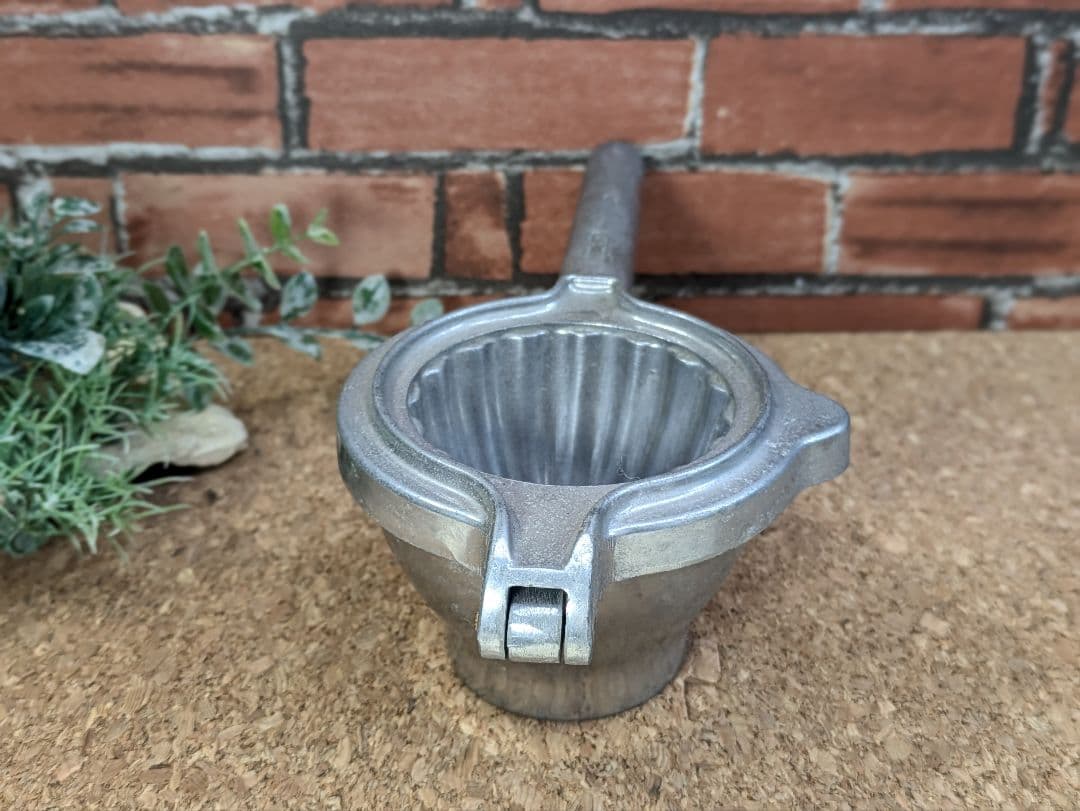 イタリア製 ヴィンテージ アルミ スクイーザー 柑橘絞り機