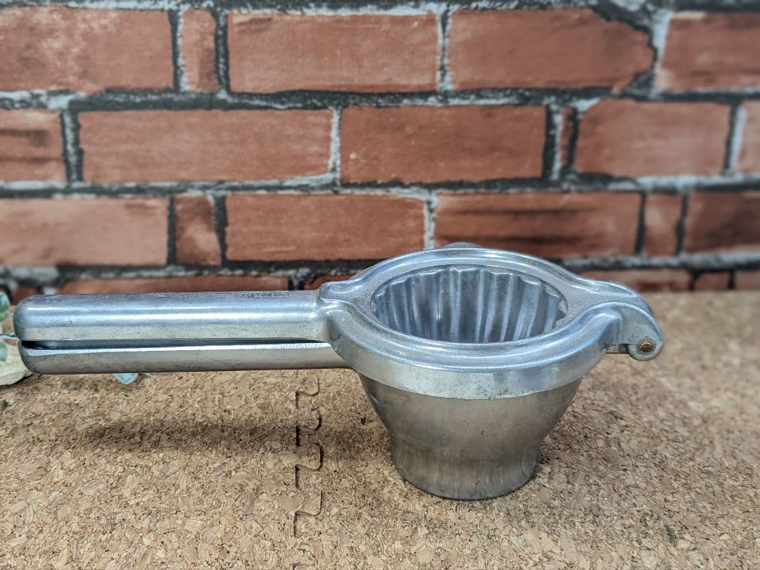 イタリア製 ヴィンテージ アルミ スクイーザー 柑橘絞り機