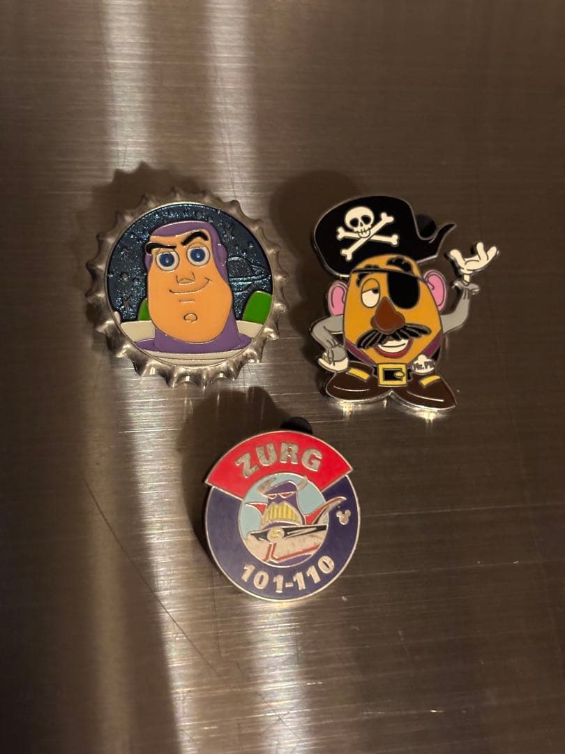 日本未発売 Disney バッジ 香港 海外限定 ミッキー ディズニー 37個