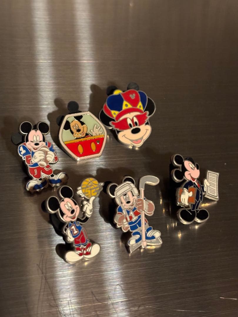 日本未発売 Disney バッジ 香港 海外限定 ミッキー ディズニー 37個